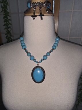 Turquoise Bead Pendant Necklace - Women Jewelry